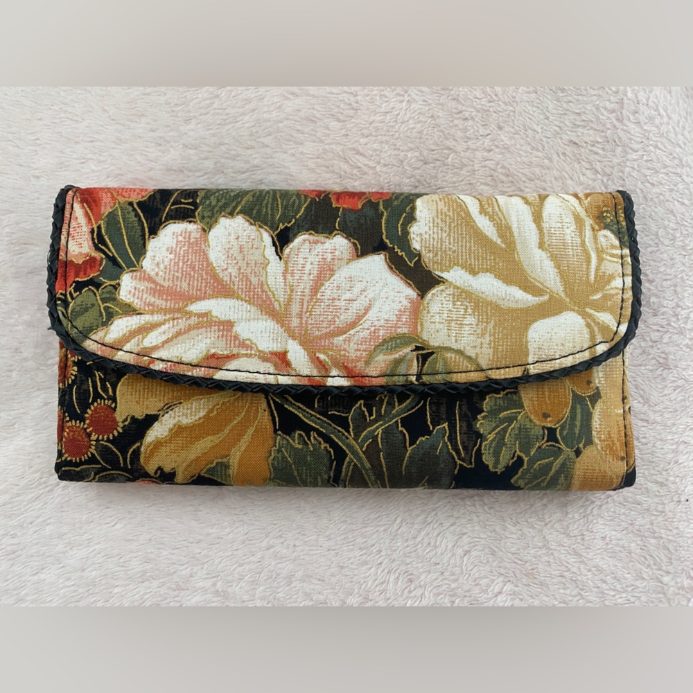 AVON FLORAL WALLET